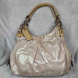 Coach 2010 Maggie shoulder bag